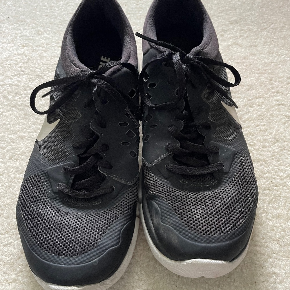 Nike women’s Fitsole size 9